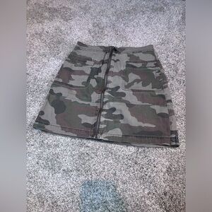 Topshop camo zip up skirt